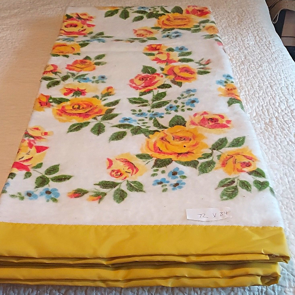 NEW Chatham Esmond Twin - Full Floral Blanket 72 x 84 Yellows Satin Trim NOS